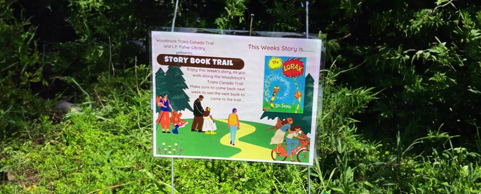 Une affiche du sentier Storybook sur le sentier transcanadien de Woodstock présentant l'histoire du Lorax