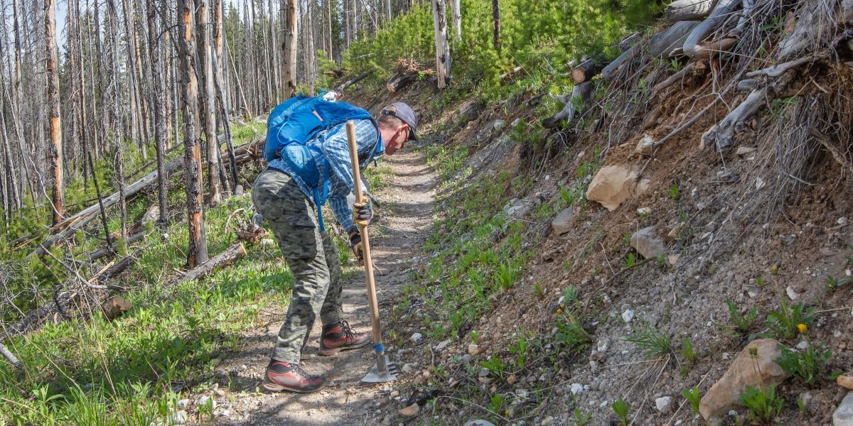 AB_High-Rockies-Trail_2025-06-07_Trail-Care_ITD-2-28-tct-header-crop | Sentier Transcanadien