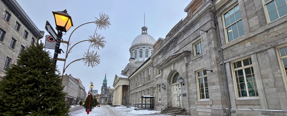 03Support image_Web story_Trail profile_Ville de Montreal-Old Montreal_credit Amy Schwartz | Sentier Transcanadien historic buildings on snowy day