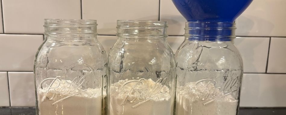 03Support image_jars option 1 | Sentier Transcanadien flour in a jar