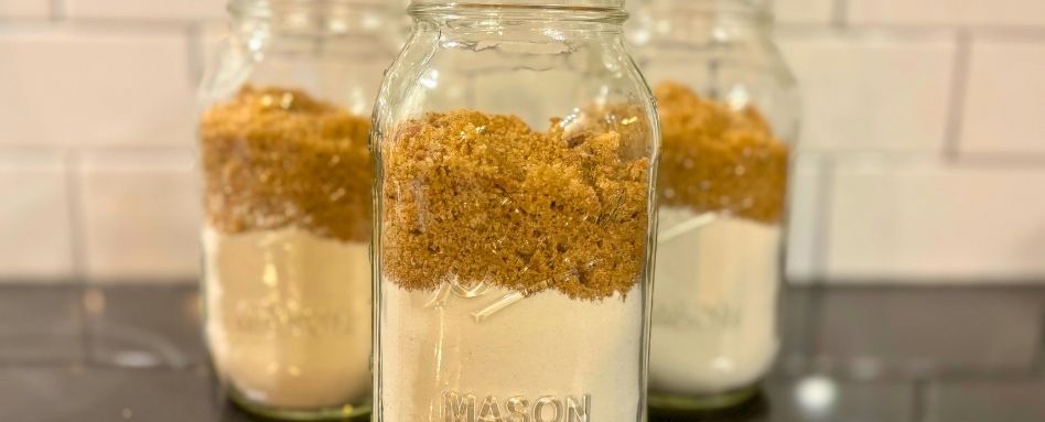 05Support image_cookie mix closer up | Sentier Transcanadien ingredients in a jar