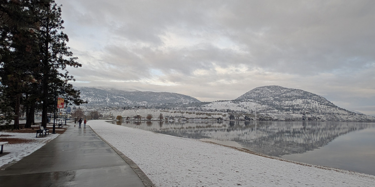 00Feature image_BC_story_winter-in-penticton_city-of-penticton_okanagan-lake-waterfront_Credit Off Track Travel | Sentier Transcanadien path leading to snowy mountain range on a cloudy day