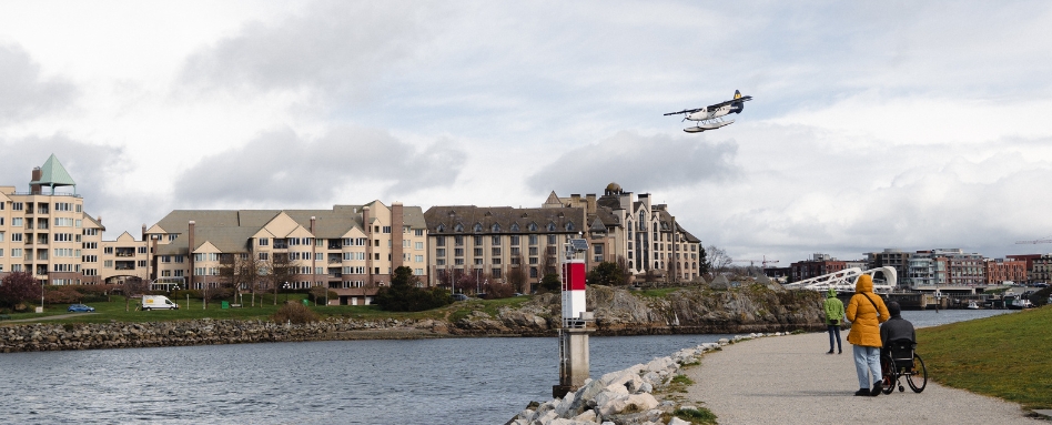 02Support image_Victoria BC_credit Meg Pender_Laurel point downtown | Sentier Transcanadien seaplane landing on waterfront