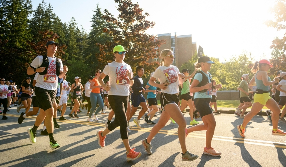 03Support image_credit Canada Running Series | Sentier Transcanadien group of people running on a summer day