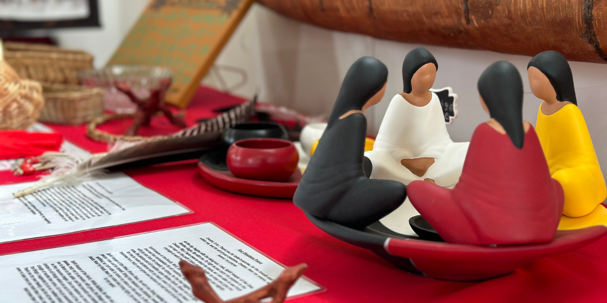 00Feature image_NLITA story_credit Newfoundland Labrador Indigenous Tourism Association | Sentier Transcanadien indigenous figurine of women gathered in a ceremonial circle