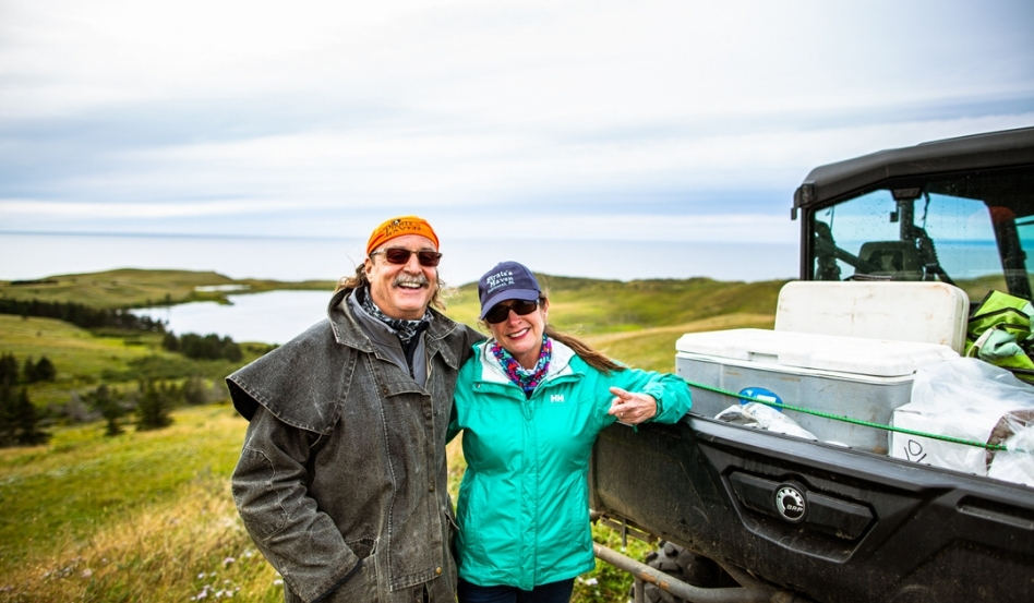 01Support image_NLITA story_credit Dru Kennedy_to go with Robinsons paragraph | Sentier Transcanadien two people smiling infront of coastal views and rolling hills