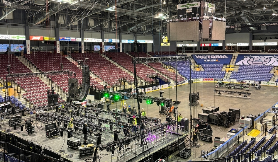 03Support image_credit Sarah Shandl | Sentier Transcanadien stadium tour setup