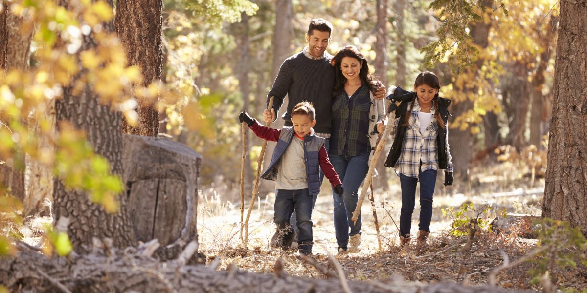 GCH-family-hiking-fall | Sentier Transcanadien